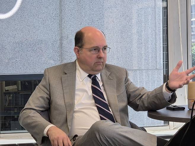 스티븐 본 전 미국무역대표부(USTR) 대표 대행이 22일(현지 시간) 워싱턴DC에서 특파원단과 인터뷰를 하고 있다. 워싱턴=임성수 특파원