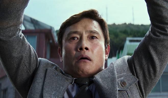 박찬욱 감독 영화 ‘어쩔수가없다’의 한 장면. CJ ENM 제공