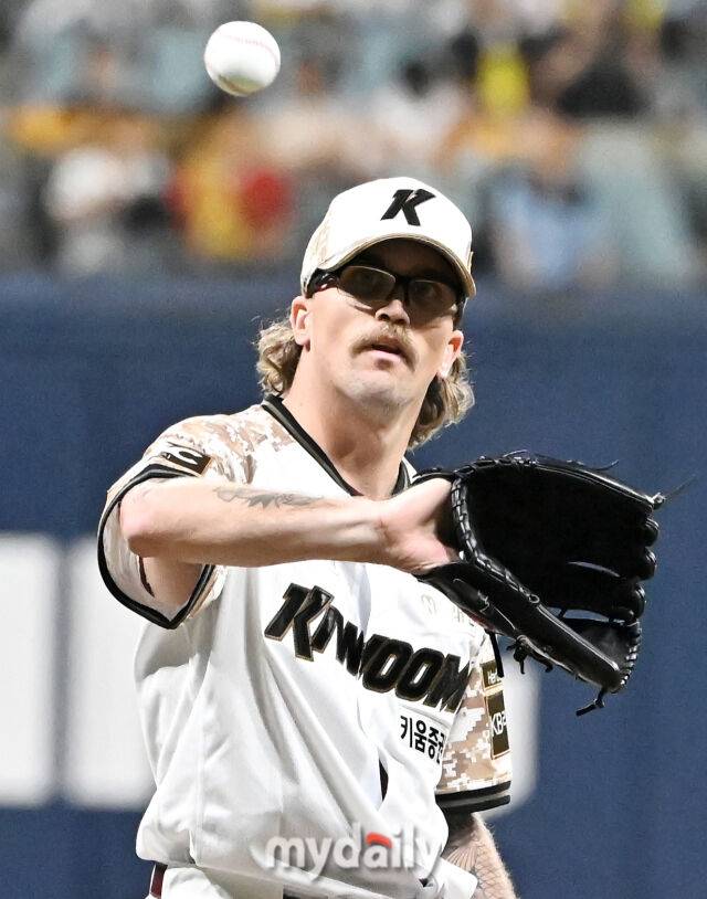 25일 오후 서울 고척동 고척스카이돔에서 진행된 '2025 프로야구 KBO리그' 키움히어로즈와 KIA타이거즈의 경기. 키움 웰스가 선발등판해 역투하고 있다./마이데일리