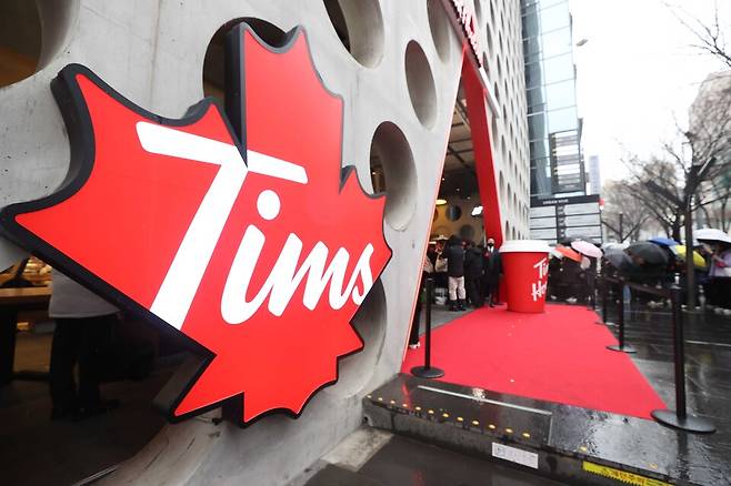 서울 강남구 신논현역 인근에 위치한 팀홀튼커피 국내 1호점의 모습 ⓒ연합뉴스