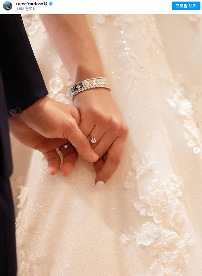 ▲ 조타는 사고가 일어나기 열하루 전에 오랜 연인과 결혼식을 올린 것으로 알려져 안타까움을 더했다. 슬하에 자녀 셋을 둔 카르도소와 지난달 22일 결혼식을 올렸는데 신혼 생활을 시작한 지 불과 열하루 만에 참변을 입었다. ⓒ 카르도소 SNS