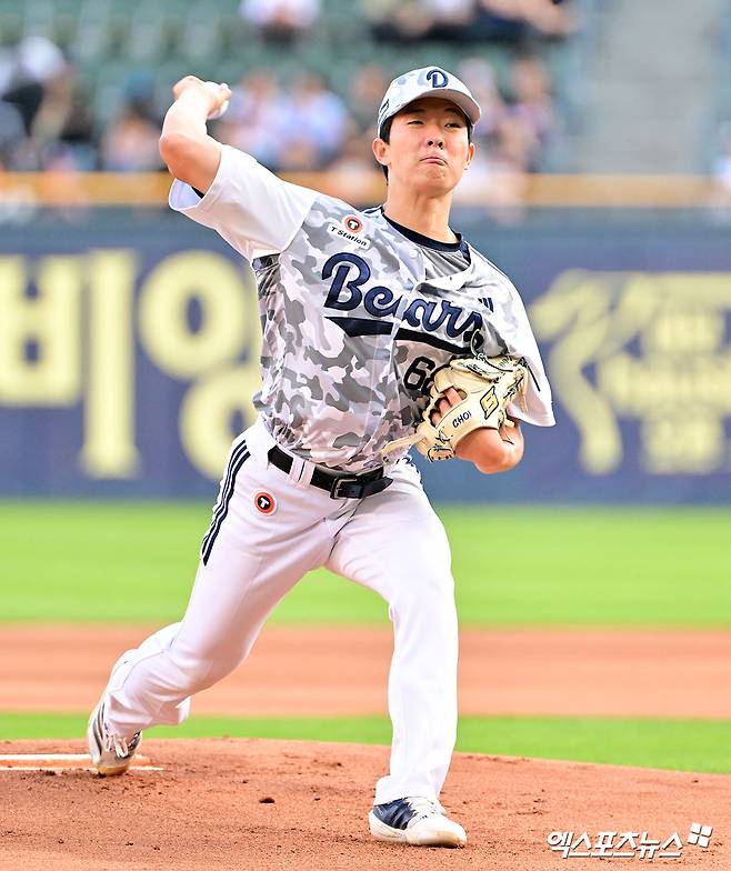 두산 베어스 최민석이 올해 정규시즌 경기에 등판해 역투하고 있다. 엑스포츠뉴스 DB