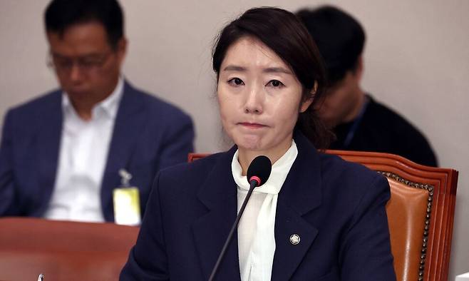 강선우 전 여성가족부장관 후보자가 지난 14일 국회에서 열린 인사청문회에서 의원들의 질문을 듣고 있다. 윤운식 선임기자 yws@hani.co.kr