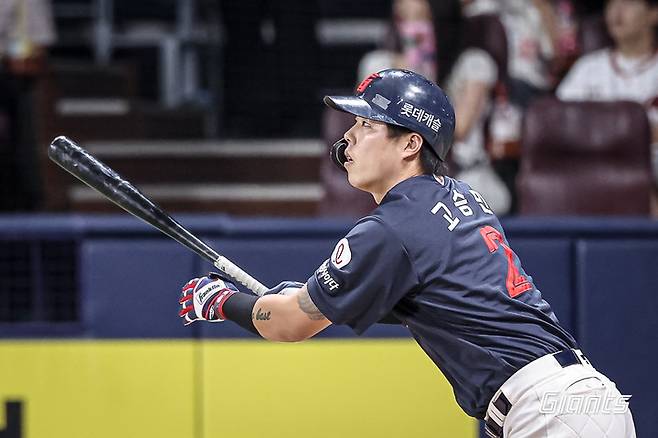 1회 초 선취 솔로포를 가동한 롯데 고승민