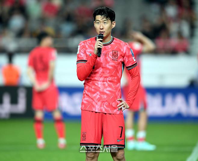 손흥민이 10일 서울월드컵경기장에서 열린 2026 FIFA 북중미 월드컵 3차 예선 쿠웨이트와 경기 후 열린 월드컵 진출 축하행사에서 인사말을 하고 있다. 2025. 6. 10. 상암 | 최승섭기자 thunder@sportsseoul.com