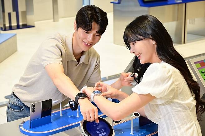 ▲ 뛰어난 착용감을 선사하는 스마트 워치, '갤럭시 워치8 시리즈'