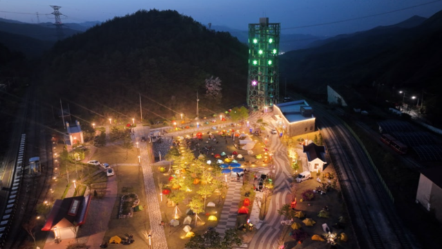 ▲ ‘2025 태백 in 발원지 백패킹 페스티벌’이 오는 26일부터 27일까지 2일간 통리 탄탄파크 일원에서 200여명이 참가한 가운데 진행된다. 지난해 오로라파크에서 열린 ‘태백 in 통리 백패킹’ 모습.