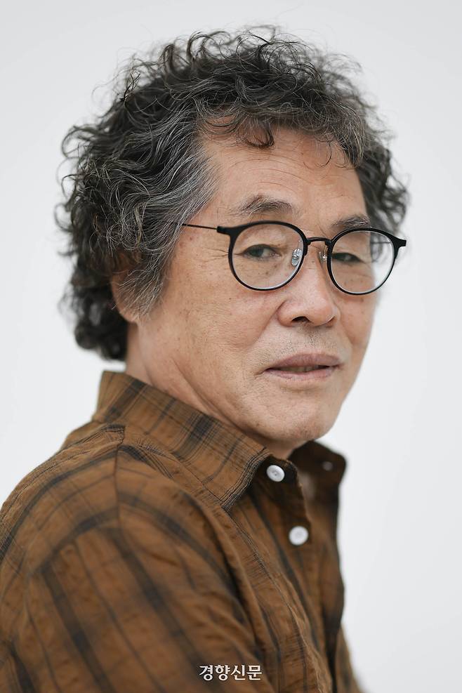 산업재해 유가족 홍순성씨(66)가 지난 18일 서울 중구 경향신문사에서 카메라를 바라보고 있다. 성동훈 기자