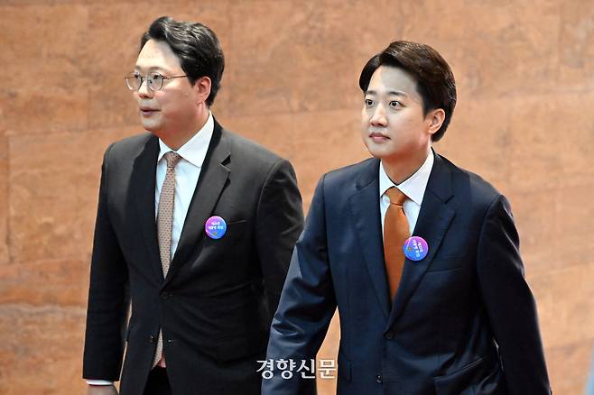 개혁신당 이준석 의원과 천하람 의원이 지난 6월4일 서울 여의도 국회 의사당 중앙홀(로텐더홀)에서 제21대 대통령 취임선서에 참석하고 있다. 박민규 선임기자