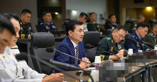 안규백 국방부 장관이 취임 첫날인 25일 합참 전투통제실에서 전군주요지휘관회의에서 발언하고 있다. 국방부 제공
