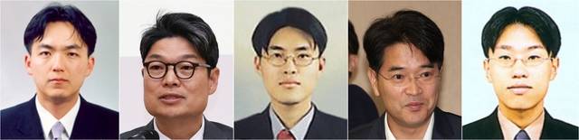 이재명 정부의 첫 검찰 고위간부 인사가 25일 단행됐다. 발령은 오는 29일 자. 전국 최대 서울중앙지검을 관할하는 신임 서울고등검찰청 검사장(서울고검장)에는 구자현 법무연수원 연구위원이 신규 보임됐다. 사진 왼쪽부터 구자현 서울고검장, 박현준 서울북부지검장, 임승철 서울서부지검장, 박재억 수원지검장, 김창진 부산지검장. 연합뉴스