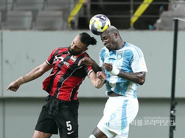 'K리그 복귀 말컹' 앞세운 울산HD...FC서울 원정 경기 모습.