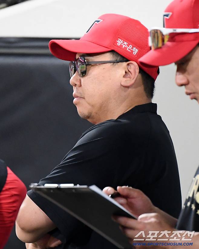 24일 광주 기아 챔피언스필드에서 열린 LG-KIA전. 3연전 스윕패의 위기에 빠진 KIA 이범호 감독이 심각한 표정으로 경기를 지켜보고 있다. 광주=정재근 기자 cjg@sportschosun.com/2025.7.24/
