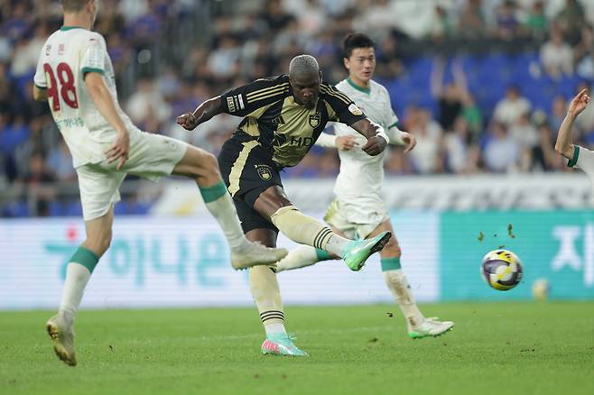 문수축구경기장/ K리그1/ 울산HDFC vs 대전하나시티즌/ 울산 말컹/ 슛팅/ 슛/ 사진 김정수