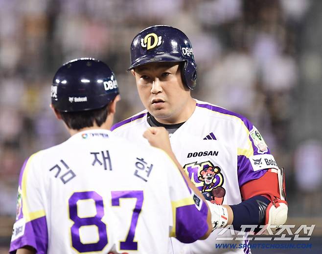 26일 잠실구장에서 열린 두산과 LG의 경기. 7회말 동점 1타점 적시타를 날린 두산 양의지. 잠실=송정헌 기자songs@sportschosun.com/2025.07.26/