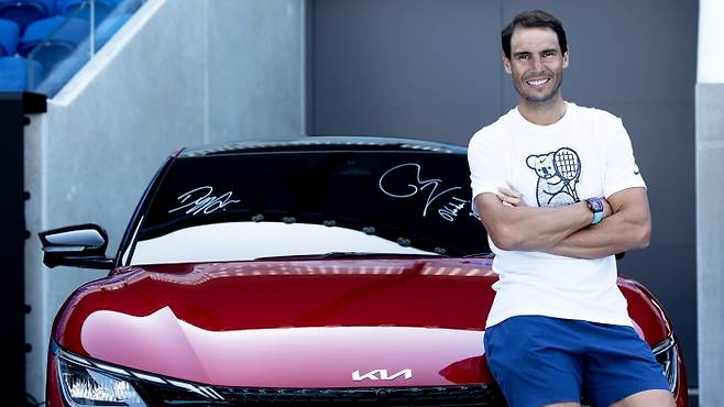 ‘흙신’ 라파엘 나달이 은퇴 후 처음으로 한국을 찾을 전망이다. 10월 말 서울에서 팬 미팅, 레슨 등의 이벤트를 가질 것으로 보인다. 2004년부터 기아와 공식 후원 파트너십을 맺고 있는 나달. 현대차그룹 홈페이지 캡처