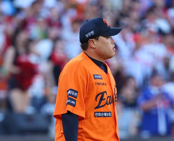 26일 SSG 김광현과의 첫 선발 맞대결에서 완패한 한화 류현진. 연합뉴스