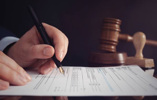 서류계약./사진=게티이미지.