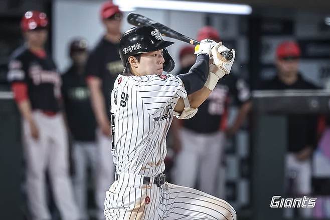 롯데 자이언츠 내야수 한태양이 25일 부산 사직야구장에서 열린 2025 신한 SOL Bank KBO리그 KIA 타이거즈와의 팀 간 10차전에서 4타수 3안타 3타점을 기록, 팀 3연승을 이끌었다. 사진 롯데 자이언츠