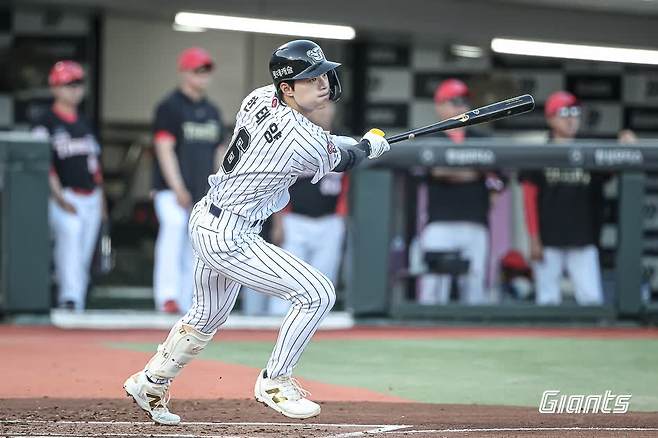 롯데 자이언츠 내야수 한태양이 25일 부산 사직야구장에서 열린 2025 신한 SOL Bank KBO리그 KIA 타이거즈와의 팀 간 10차전에서 4타수 3안타 3타점을 기록, 팀 3연승을 이끌었다. 사진 롯데 자이언츠