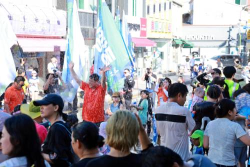 ◇태백의 대표 여름 축제인 제10회 한강·낙동강 발원지 축제가 지난 26일 태백 일원에서 워터 워킹 퍼레이드를 시작으로 개막했다. 축제는 다음달 3일까지 진행된다. 사진은 올해 워터 워킹 퍼레이드의 모습.