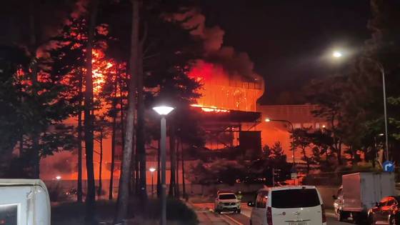 수원 아파트 모델하우스 화재 현장.