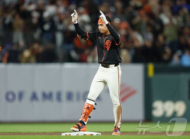 샌프란시스코 자이언츠 이정후가 27일(한국시간) 열린 2025 메이저리그 뉴욕 메츠전에서 4타수 3안타 1점으로 맹타를 휘둘렀다. ⓒ AFP=뉴스1