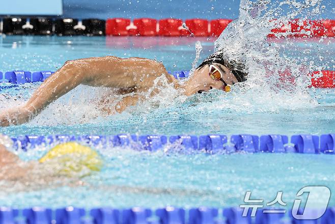 역영하는 김우민. 뉴스1 DB ⓒ News1 이동해 기자