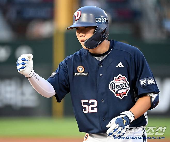 10일 부산 사직야구장에서 열린 두산과 롯데의 경기, 3회초 1사 1,2루 박준순이 안타를 치고 기뻐하고 있다. 부산=허상욱 기자wook@sportschosun.com/2025.07.10/