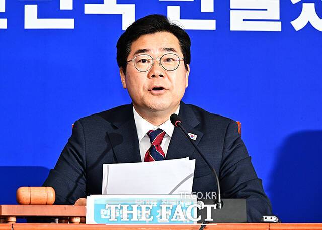 박찬대 더불어민주당 당대표 후보는 27일 "이재명 대통령이 당대표 시절 추진했던 혁신 공천 정신을 계승해 경선 선거공영제 도입 등 '호남공천 혁명' 공약을 마련했다"고 밝혔다. /배정한 기자
