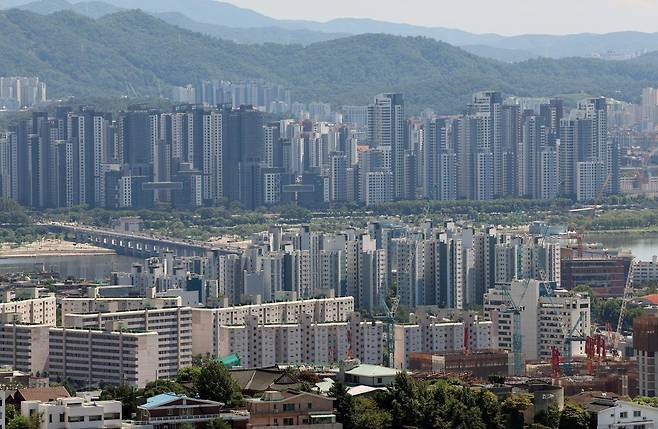 서울 남산에서 바라본 서울 시내 아파트 모습. 2025.7.27 (서울=뉴스1)