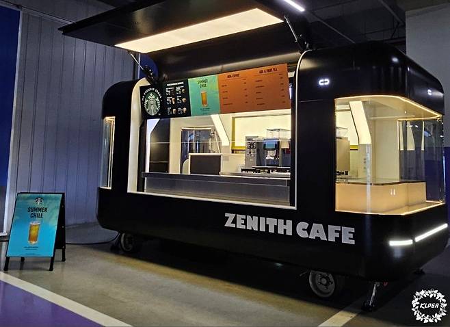 KLPGA투어 대회장에서 WPS 스타벅스 커피 서비스를 제공하게 될 이동형 커스텀 트레일러 부스. 이 부스는 아시아 최초로 특수 제작됐다. KLPGA