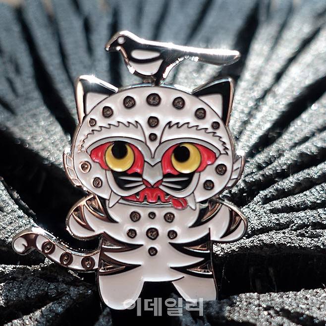 까치 호랑이 배지. (사진=국립박물관문화재단)