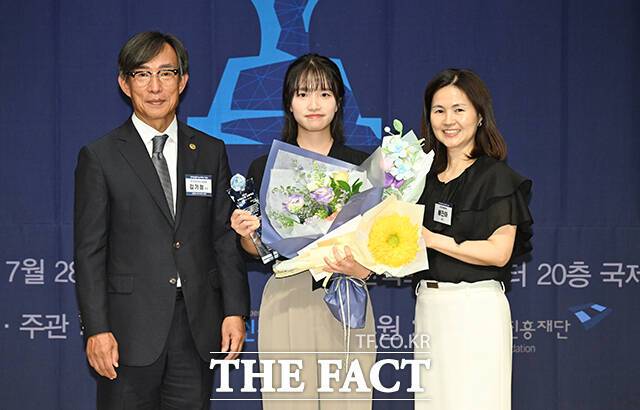 보도 부문 전문 우수상 수상한 투데이신문.