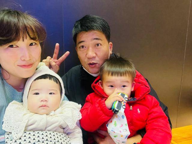 추락사고로 뇌사 판정을 받은 후 환자 4명에게 장기를, 100여 명에게 인체조직을 기증하고 떠난 장상빈씨와 가족. 한국장기조직기증원 제공