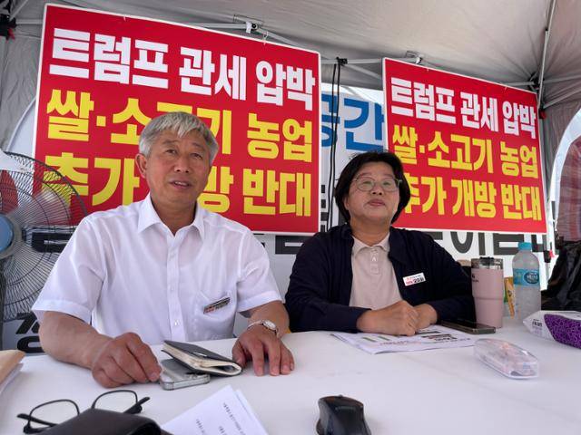 진보당 소속 박형대 오미화 전남도의원이 28일 전남 농수산물 추가 개방에 반대하는 천막농성에 들어갔다. 진보당 전남도당 제공