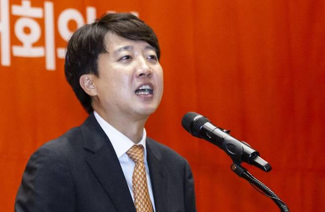 개혁신당 당 대표 선거에 단독 출마한 이준석 의원이 27일 국회의원회관 대회의실에서 열린 개혁신당 제2차 전당대회에서 정견 발표를 하고 있다. 2025.7.27 연합뉴스