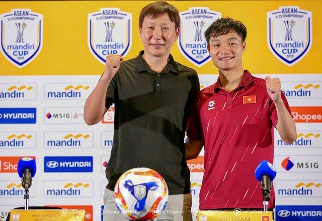김상식 베트남 축구대표팀(왼쪽). /사진=소속사 디제인매니지먼트 제공