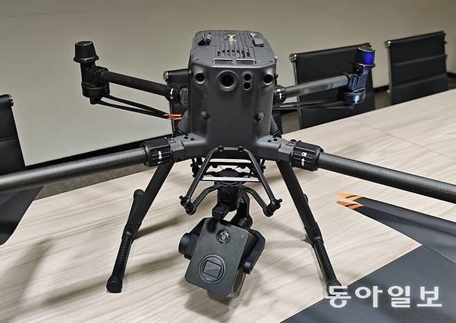 측량 드론 전문 업체 ‘자잉 테크놀로지’가 개발한 고성능 카메라 드론. 우한=김철중 특파원 tnf@donga.com