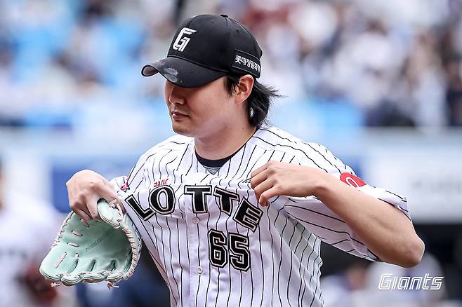 올 시즌 1~3위에 올라있는 한화, LG, 롯데는 후반기 들어 ‘믿을맨’의 활약 덕분에 웃고 있다. 한화 한승혁, LG 장현식, 롯데 정철원의 후반기 페이스가 돋보인다. 세리머니를 펼치는 롯데 정철원. 사진제공|롯데 자이언츠