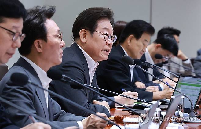이재명 대통령 국무회의 주재 (서울=연합뉴스) 홍해인 기자 = 이재명 대통령이 29일 서울 용산 대통령실 청사에서 열린 국무회의를 주재하고 있다. 2025.7.29 hihong@yna.co.kr