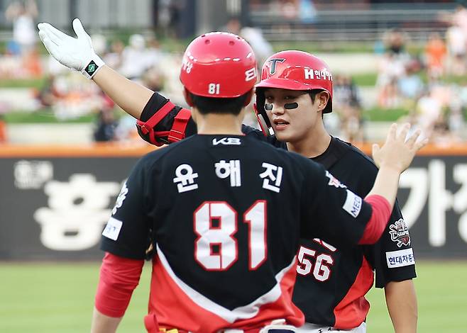 오선우가 세리머니를 펼치고 있다. 사진 | 연합뉴스