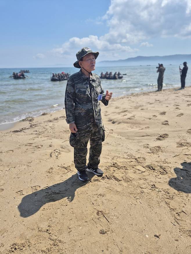 캠프 참가 최고령으로 올해 10번째 참가하는 최이기(78)씨가 인터뷰를 하고 있다.