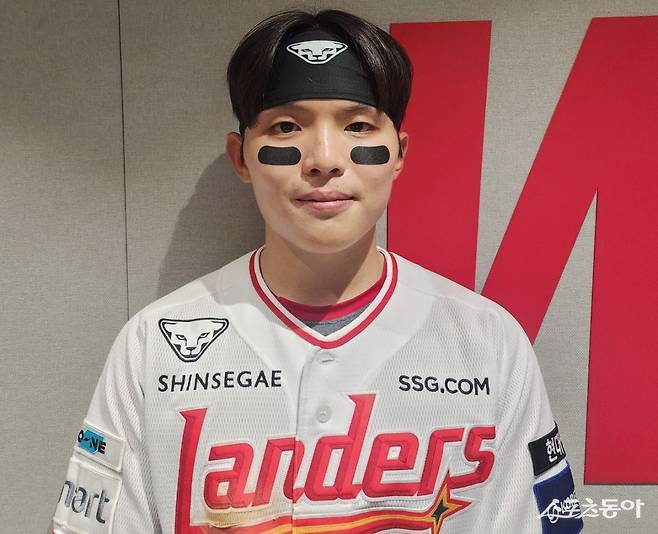 SSG 정준재는 롤모델 신민재처럼 공수주에서 완벽한 2루수로 성장하길 꿈꾼다. 인천|박정현 기자