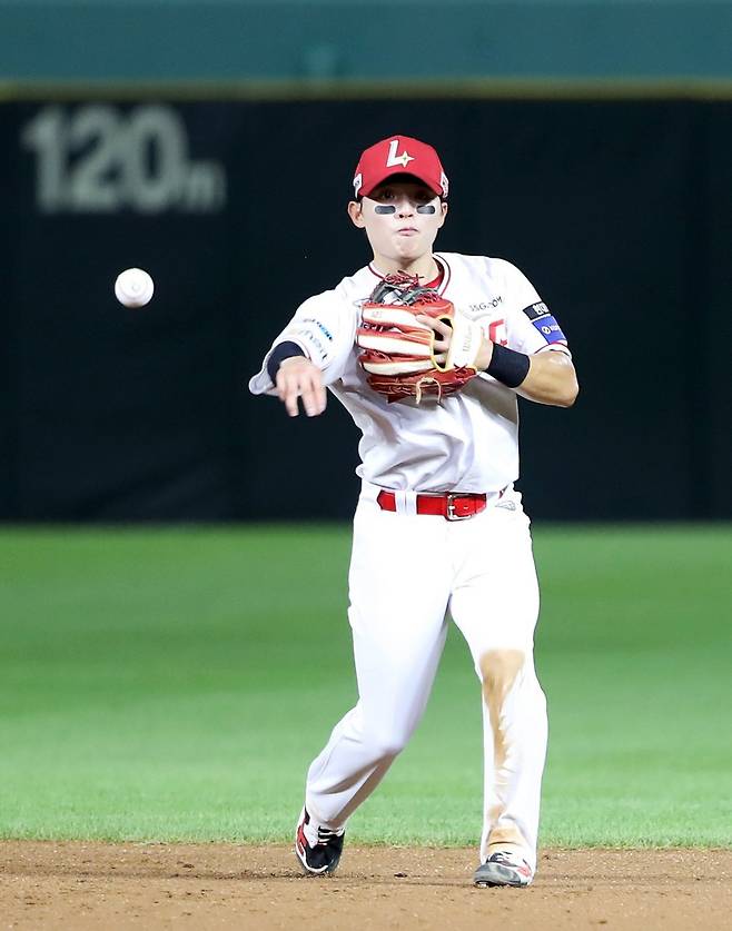 SSG 정준재는 롤모델 신민재처럼 공수주에서 완벽한 2루수로 성장하길 꿈꾼다. 사진제공|SSG 랜더스