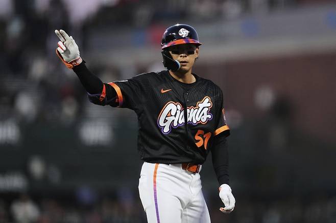 샌프란시스코 이정후는 30일(한국시간) 펜웨이파크에서 열린 ‘2025 MLB’ 피츠버그와 홈경기에서 7번타자 중견수로 선발출전해 3타수 무안타에 그쳤다. 팀은 5연패로 승률 5할 붕괴와 PO 경쟁에서 밀려날 위기에 처했다.|AP뉴시스