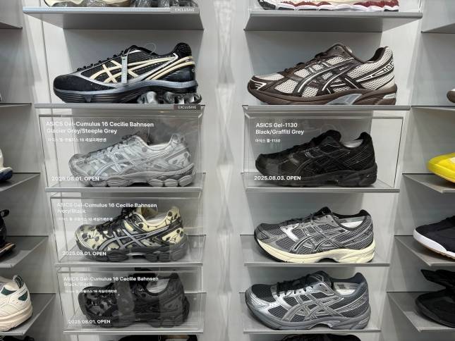 무신사 스토어 강남 1층에 마련된 '슈즈월'./사진=윤서영 기자 sy@