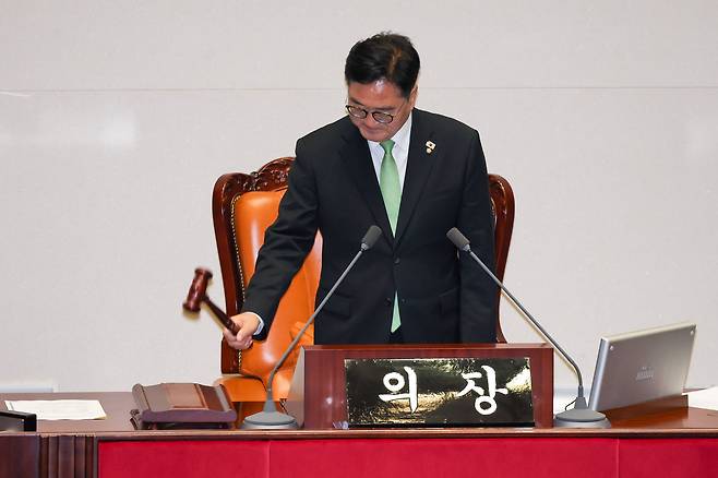 우원식 국회의장이 지난 23일 서울 여의도 국회에서 열린 제427회국회(임시회) 제2차 본회의에서 의사봉을 두드리고 있다. /뉴스1