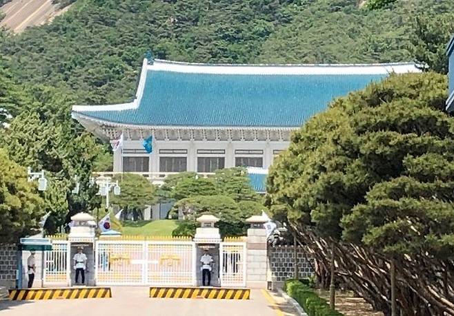 청와대 청기와 색은 날씨에 따라 바뀐다. 페이지2북스 제공