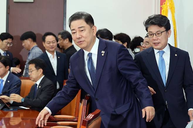 김병기 더불어민주당 대표 직무대행 겸 원내대표가 31일 국회에서 열린 정책조정회의에 참석하고 있다. 사진=서동일 기자